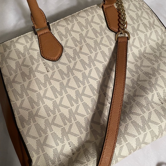 2 Michael kors bags - Picture 6 of 16